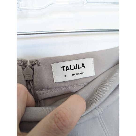 Aritzia Talula Skirt Womens Small Gray Mini Stretch Nylon Casual Active Neutral - Picture 6 of 8